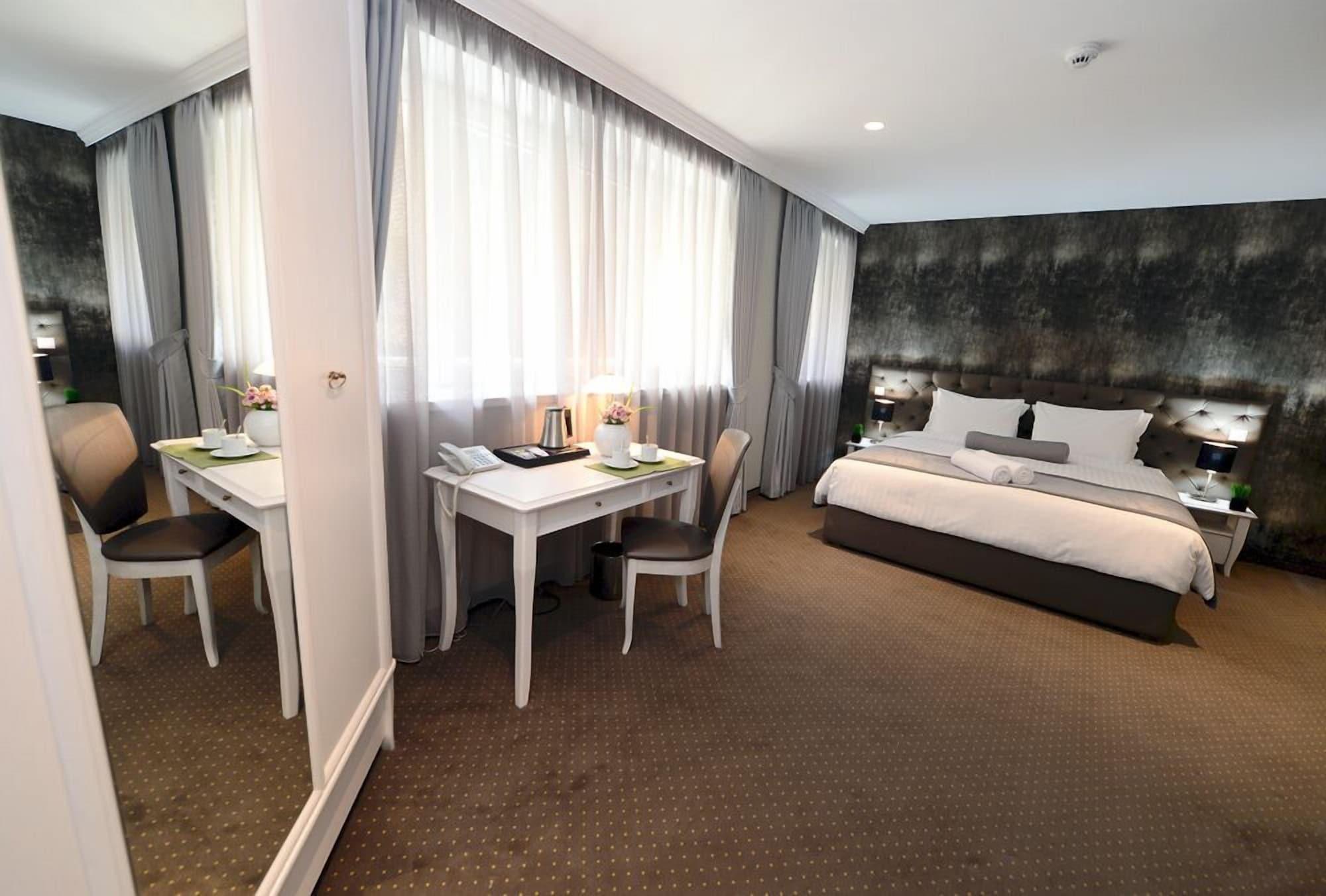 Alexandar Square Boutique Hotel สโกเปีย ภายนอก รูปภาพ