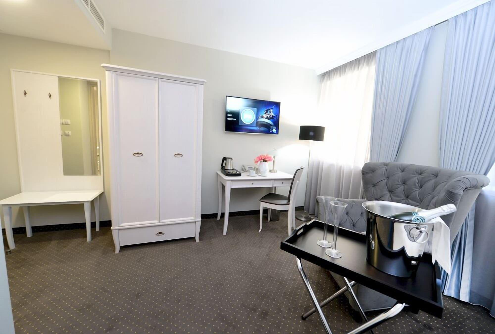 Alexandar Square Boutique Hotel สโกเปีย ภายนอก รูปภาพ