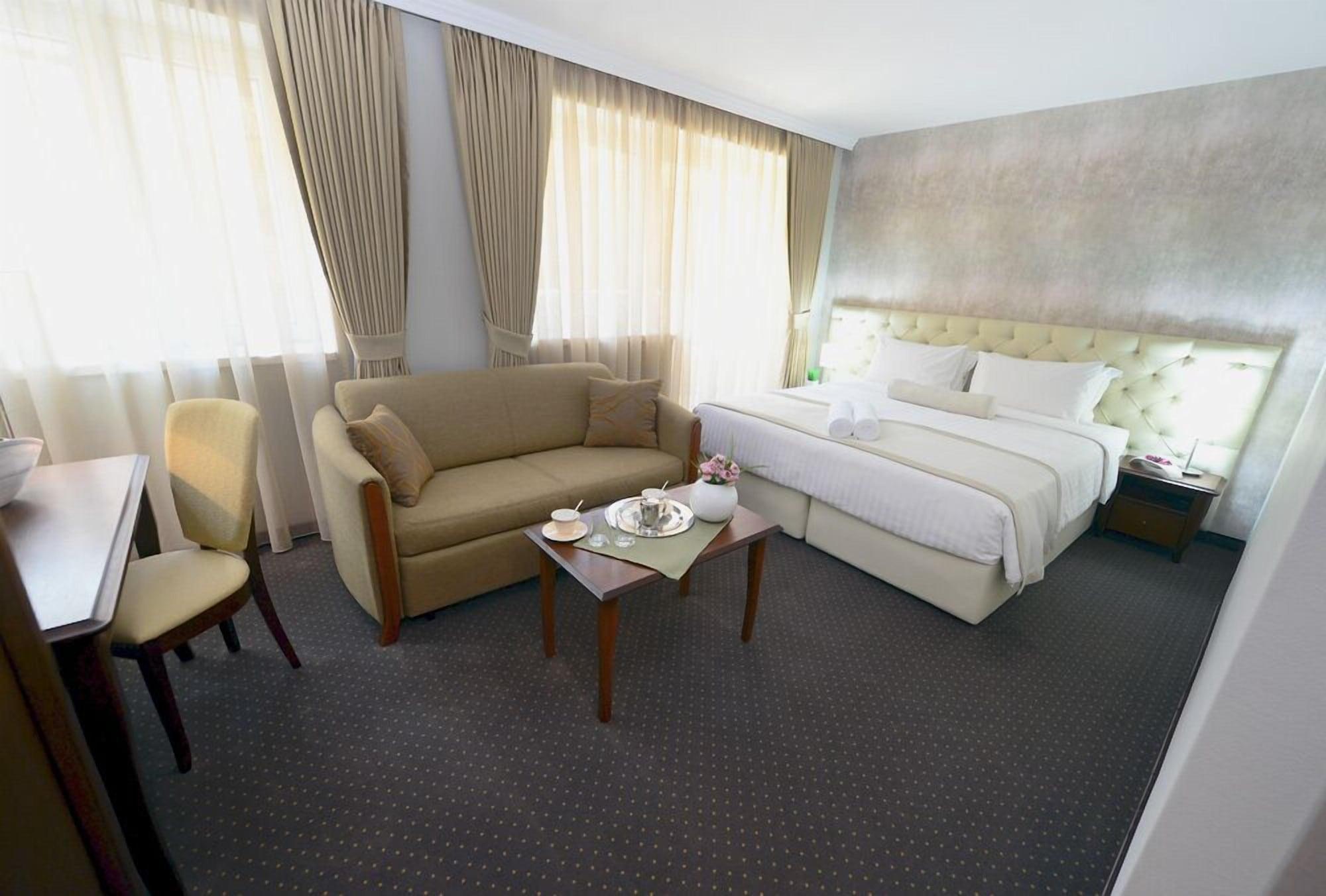 Alexandar Square Boutique Hotel สโกเปีย ภายนอก รูปภาพ