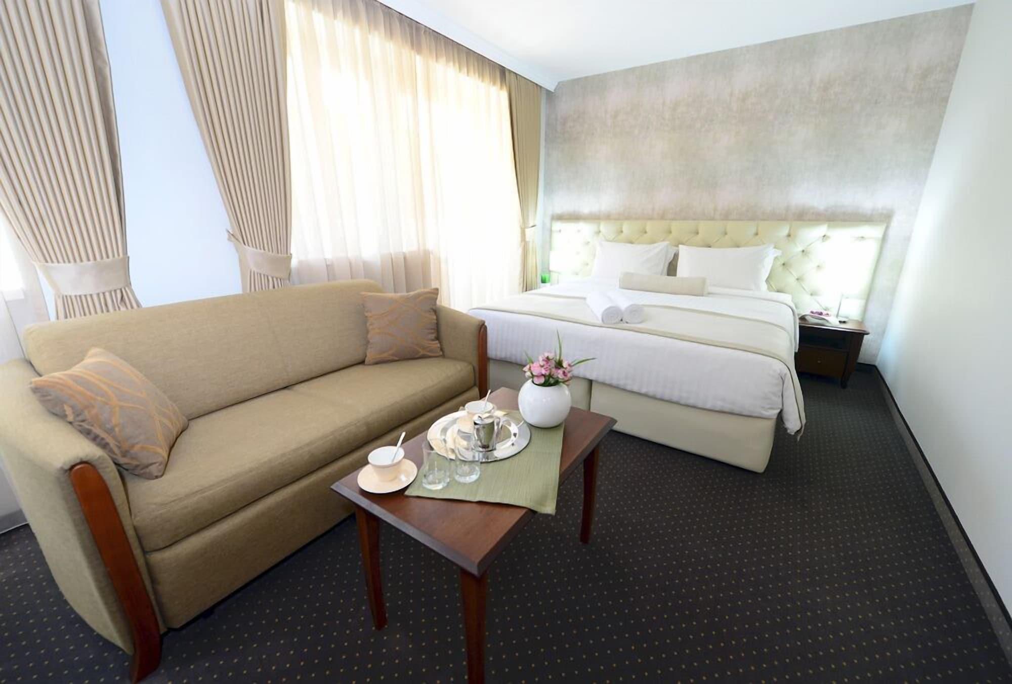 Alexandar Square Boutique Hotel สโกเปีย ภายนอก รูปภาพ