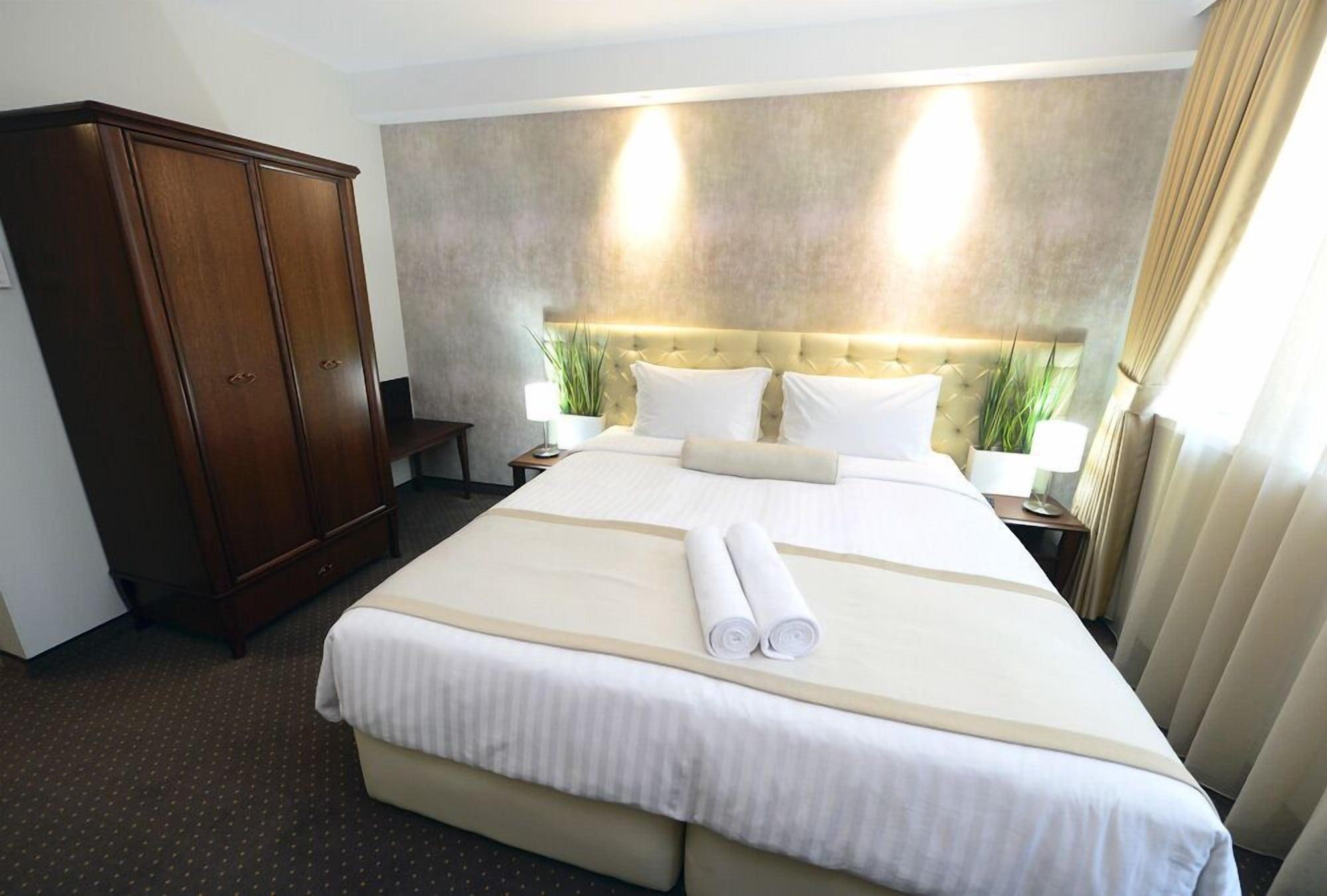 Alexandar Square Boutique Hotel สโกเปีย ภายนอก รูปภาพ