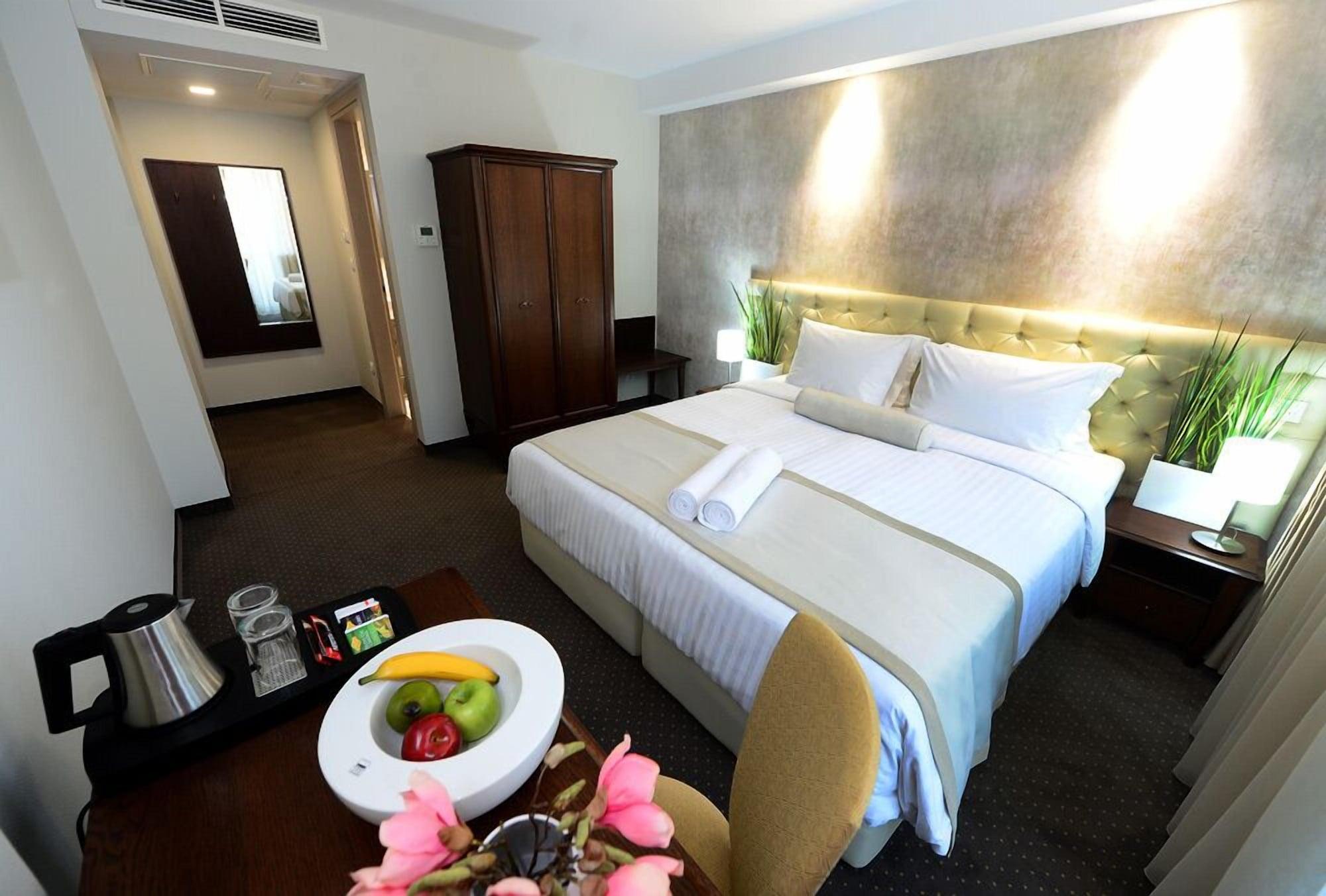Alexandar Square Boutique Hotel สโกเปีย ภายนอก รูปภาพ
