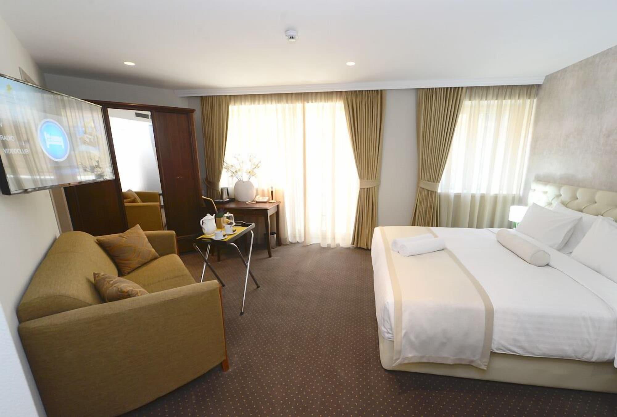 Alexandar Square Boutique Hotel สโกเปีย ภายนอก รูปภาพ