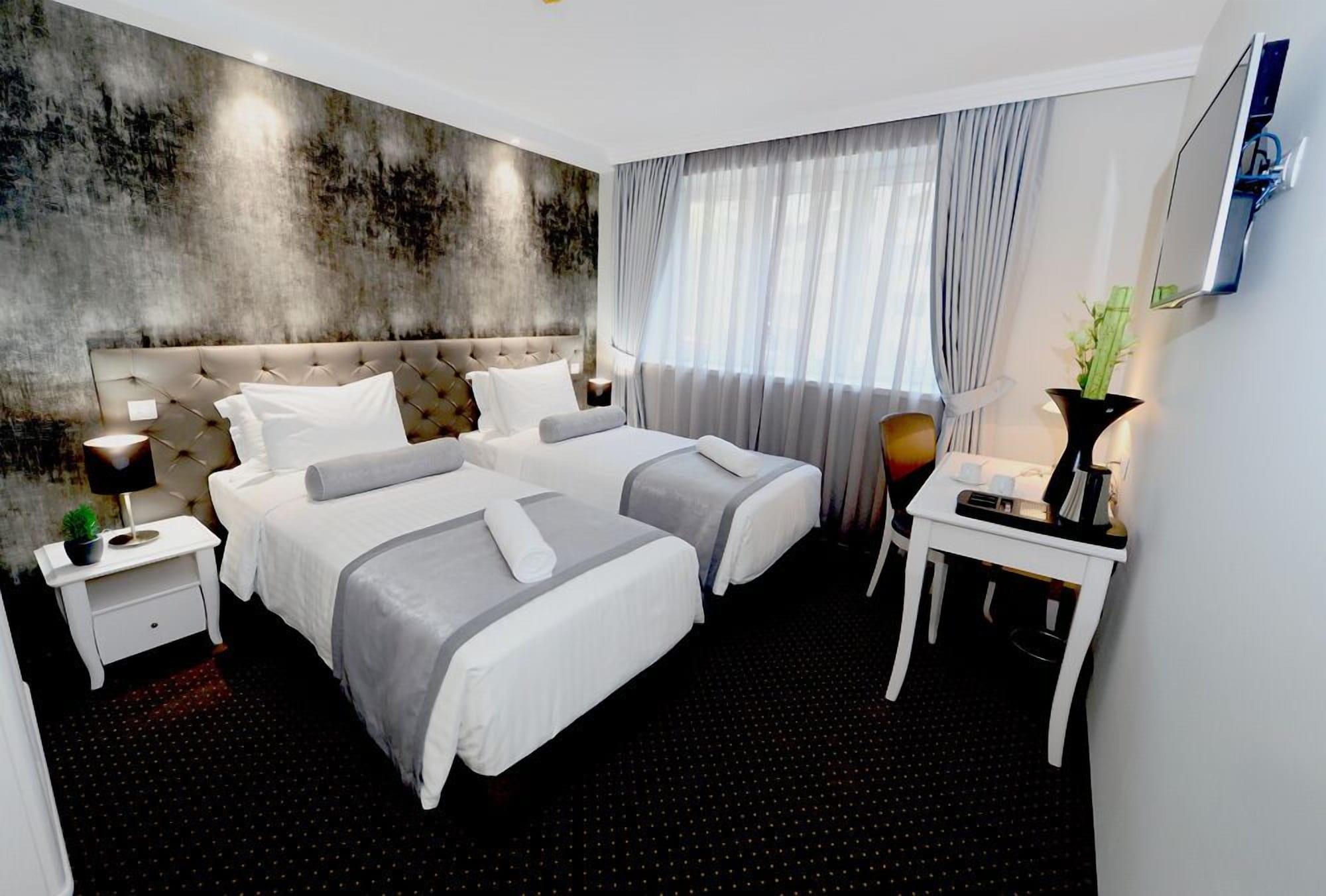 Alexandar Square Boutique Hotel สโกเปีย ภายนอก รูปภาพ