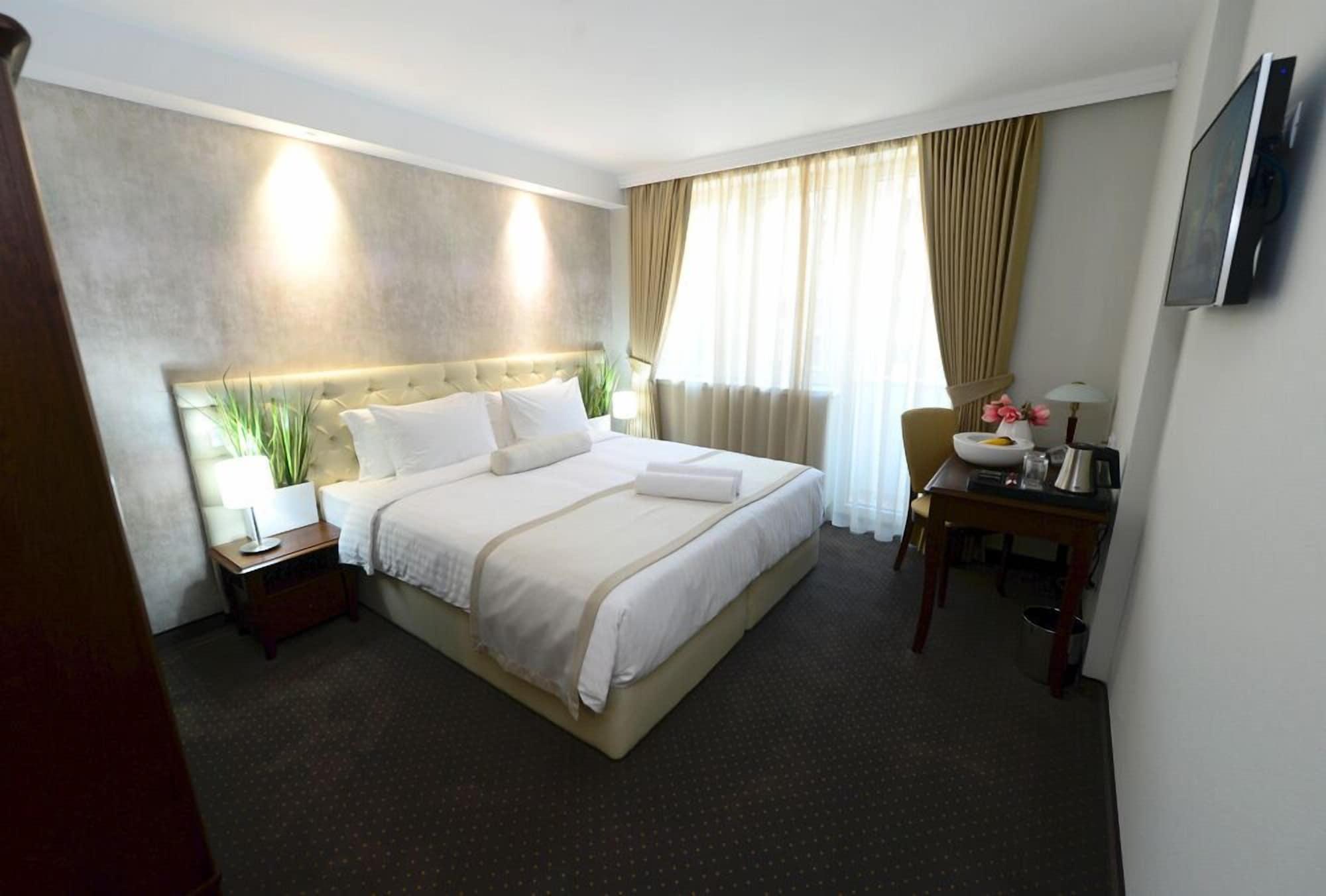 Alexandar Square Boutique Hotel สโกเปีย ภายนอก รูปภาพ