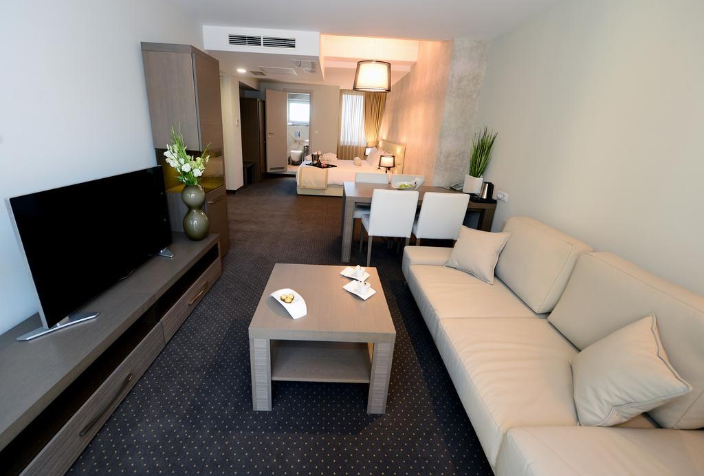 Alexandar Square Boutique Hotel สโกเปีย ภายนอก รูปภาพ