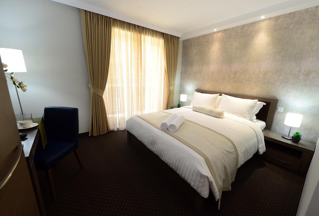 Alexandar Square Boutique Hotel สโกเปีย ภายนอก รูปภาพ