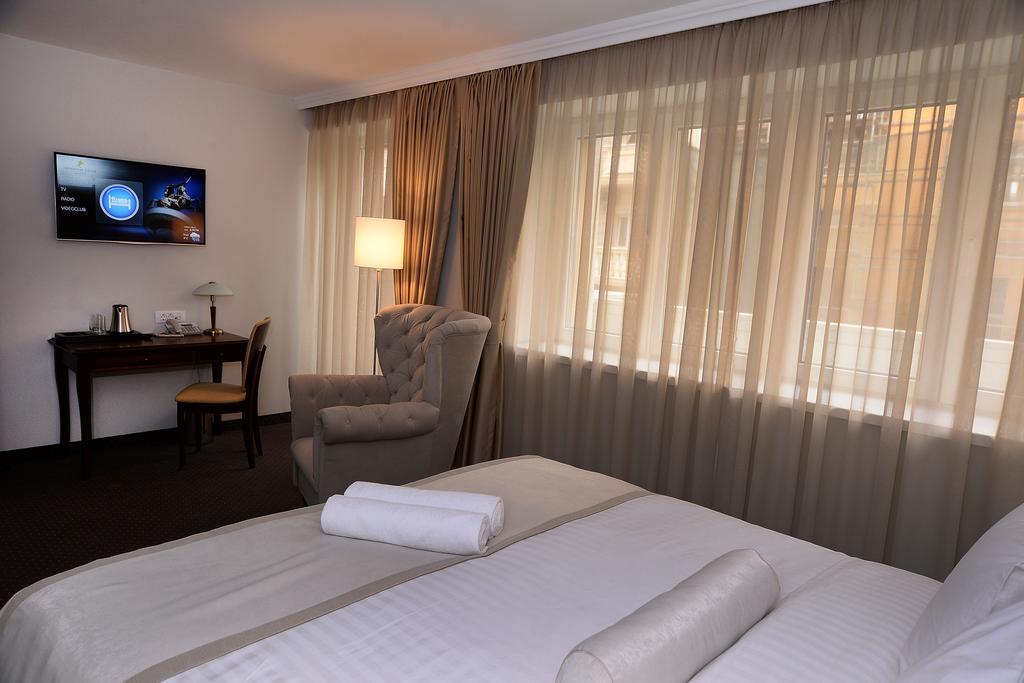 Alexandar Square Boutique Hotel สโกเปีย ภายนอก รูปภาพ