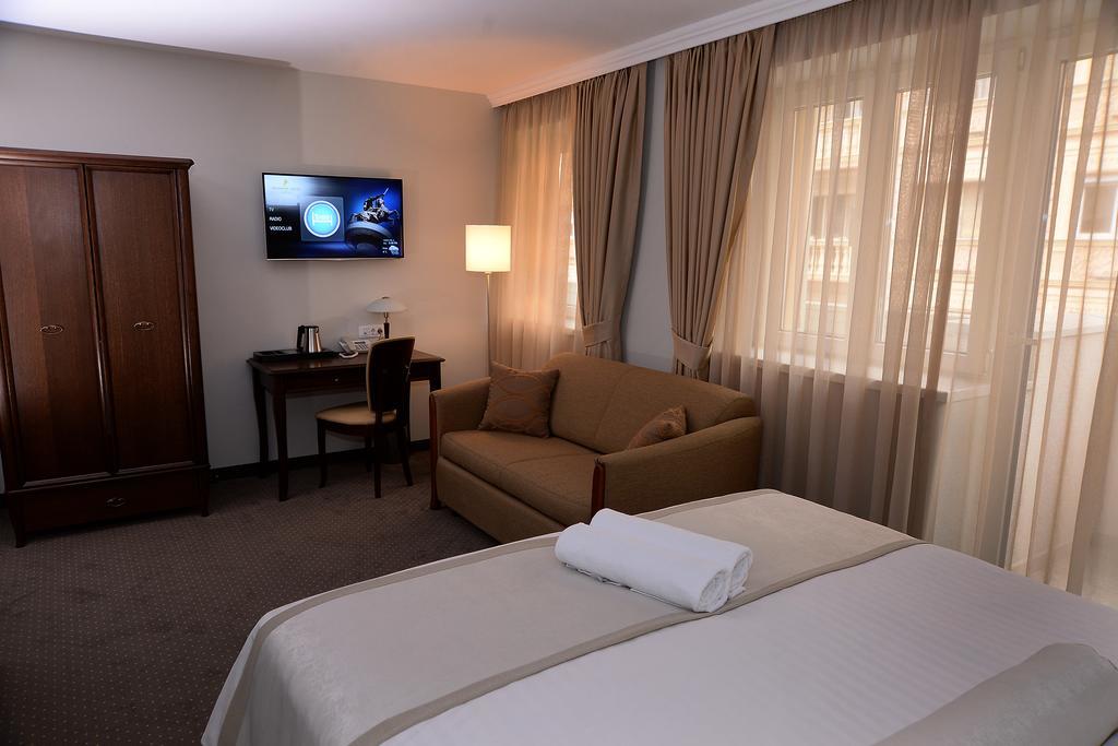 Alexandar Square Boutique Hotel สโกเปีย ภายนอก รูปภาพ
