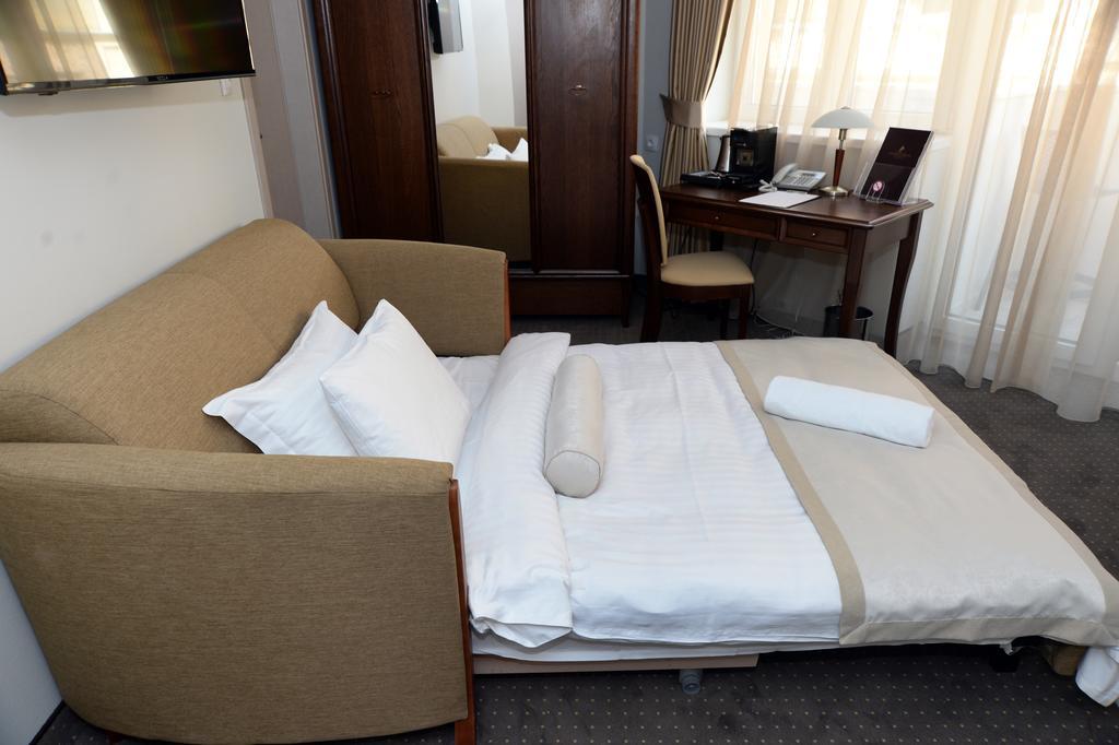 Alexandar Square Boutique Hotel สโกเปีย ภายนอก รูปภาพ