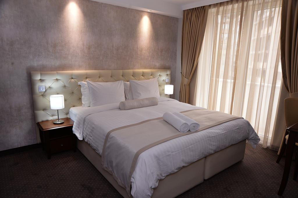 Alexandar Square Boutique Hotel สโกเปีย ภายนอก รูปภาพ