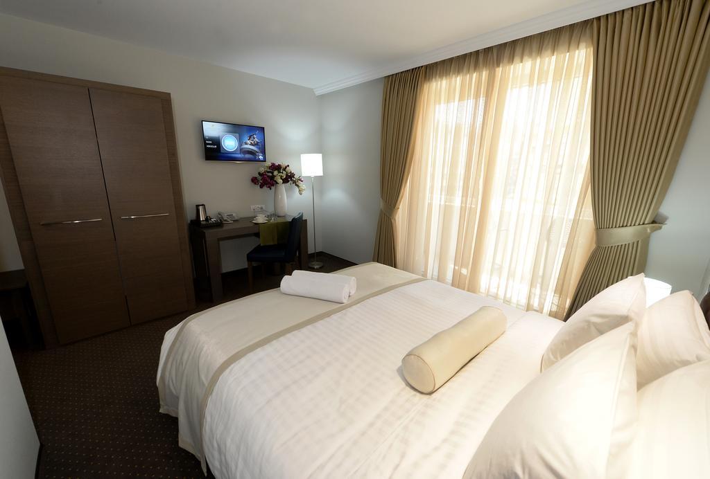Alexandar Square Boutique Hotel สโกเปีย ภายนอก รูปภาพ