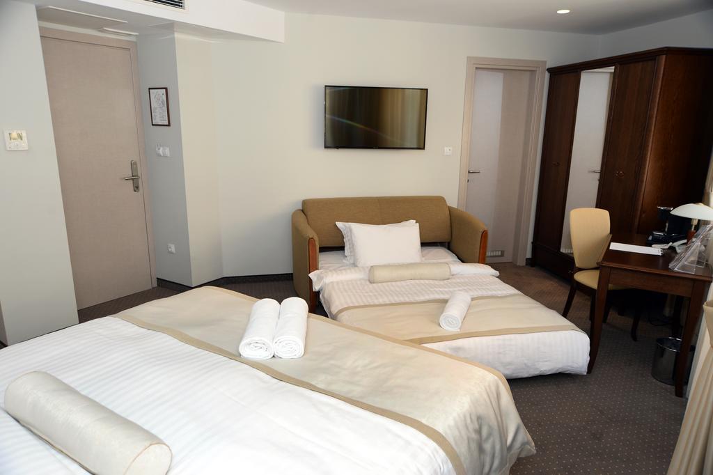 Alexandar Square Boutique Hotel สโกเปีย ภายนอก รูปภาพ
